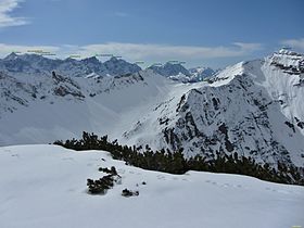 Gezicht op Delpsjoch (midden rechts) en Schafreuter (rechts).