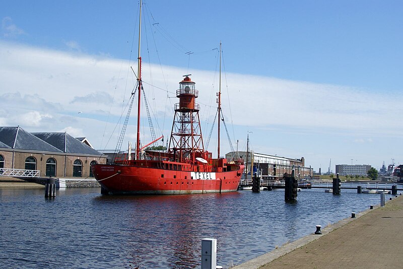 File:Den Helder - Zuidstraat - View NE.jpg