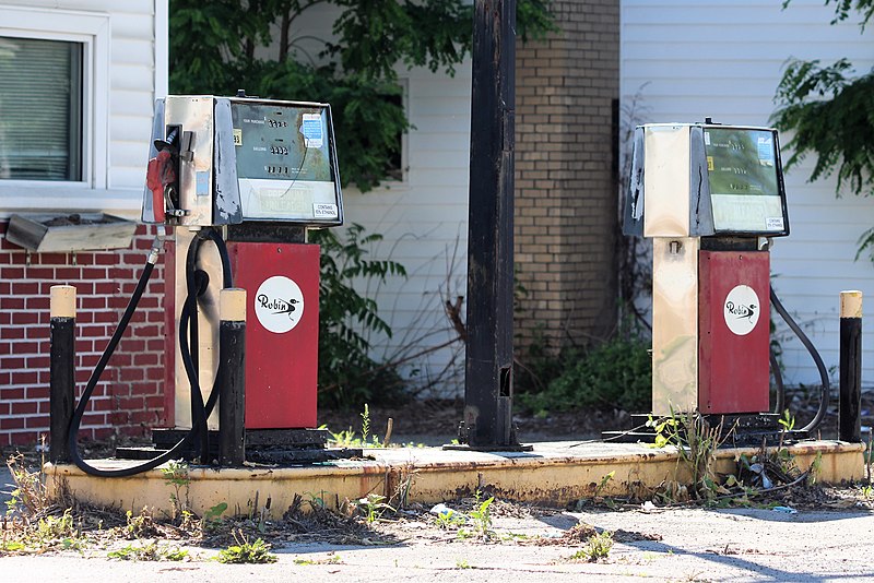 File:Derelict gas station pumps in Amsterdam, New York.jpg