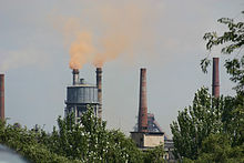 DMZ (DMP) Donezk Schwerindustrie rauchender Schornstein.jpg