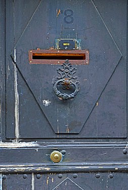 Doorhandle in Le Puy-en-Velay, France