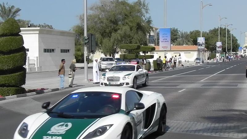 File:Dubai Police supercars (12382810395).jpg