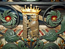 Bear and Raggd Staff, detail from monument to Robert Dudley, 1st Earl of Leicester in the Collegiate Church of St Mary, Warwick Dudley Knollys tomb bear Warwick St Marys.JPG