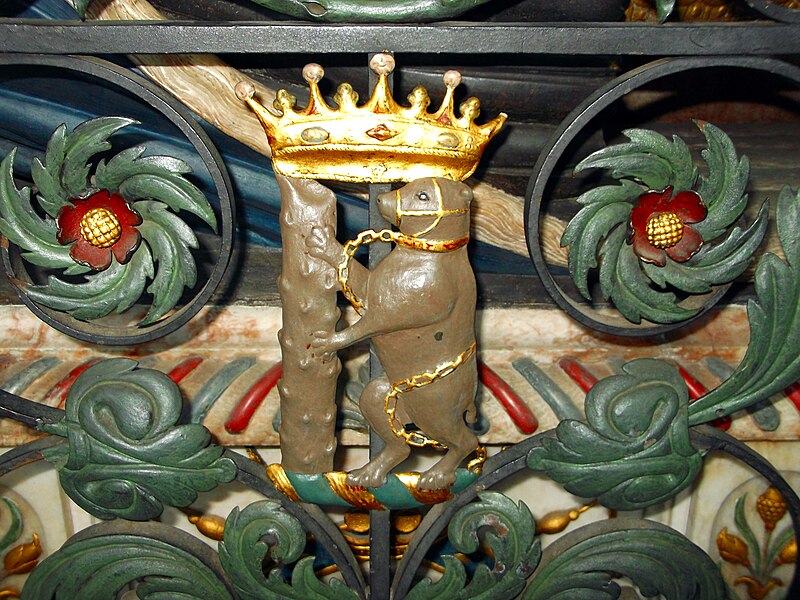 File:Dudley Knollys tomb bear Warwick St Marys.JPG