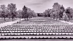 Duitse Militaire Begraafplaats (Deutsche Kriegsgräberstatte) , 26-05-2013.jpg