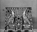 Pektoral aus der 12. Dynastie mit Darstellung des auf dem Zeichen für Gold (nebu – nbw) sitzenden Horus-Falken (siehe Goldname)