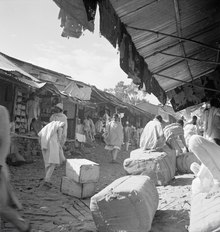 Marketplace in Addis Ababa (c. February 1934) ETH-BIB-Strassenszene in Addis Abeba-Abessinienflug 1934-LBS MH02-22-0362.tif