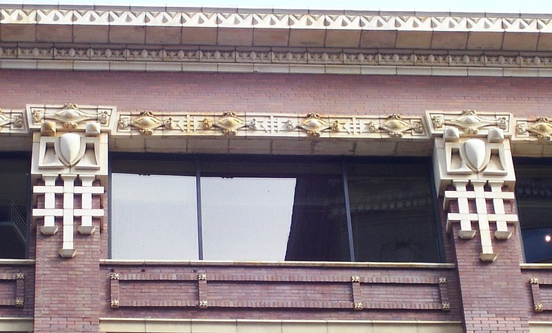 File:East-West University 815-819 South Wabash Avenue top detail.jpg