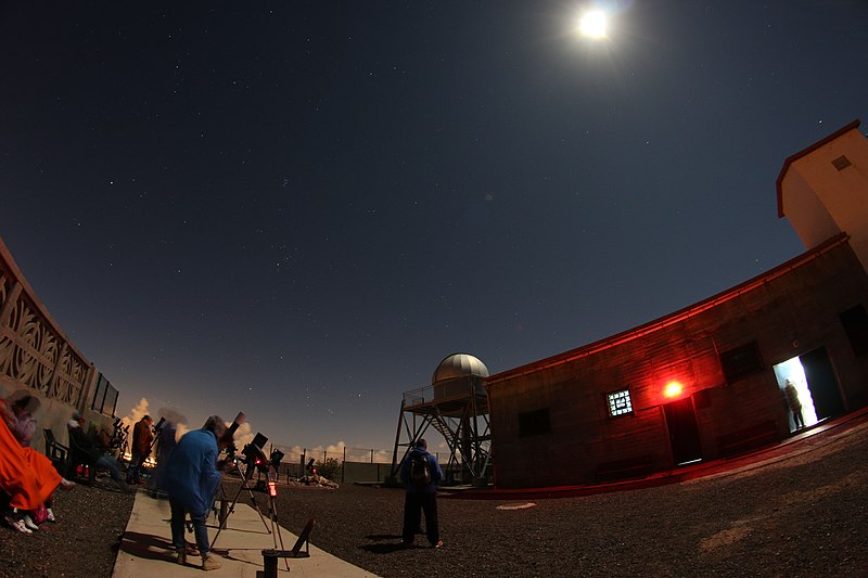 File:Eclipse Superluna (Luna de Sangre) desde el Observatorio Astronómico de Temisas Agüimes Gran Canaria (21194774104).jpg