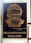 Placa a l'entrada del complex esportiu