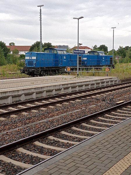 File:Eisenbahn 203 051-8 und 203 052-7 der PRESS - Eisenbahn-Bau- und Betriebsgesellschaft Pressnitztalbahn mbH, Jöhstadt (2).jpg