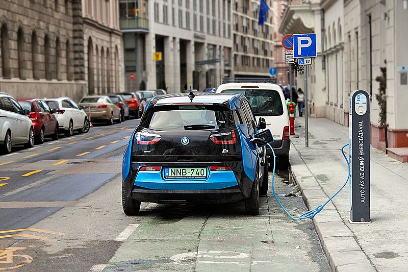 File:Electric car charger (31973376070).jpg