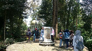 tugu di lawang