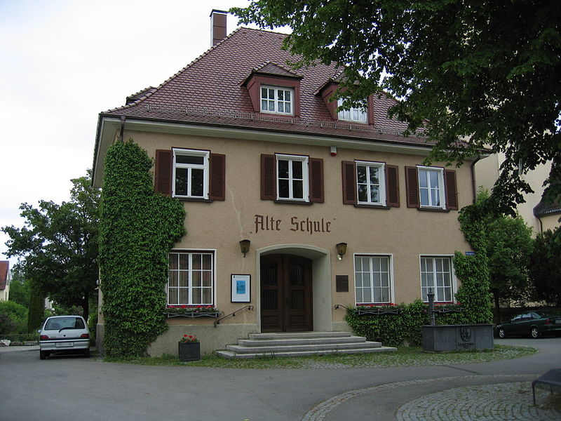 File:Eriskirch-AlteSchule1-Asio.JPG