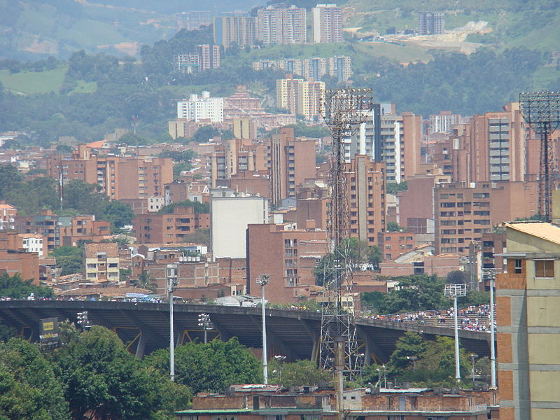 File:Estadio en Medellín.jpg