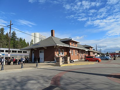 Eugene-Springfield station with the Coast Starlight, February 2018.JPG