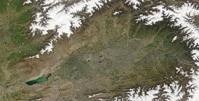 Таджикское Море находится в левой нижней части снимка