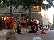 Spettacolo in costumi rinascimentali durante la Festa della Donazione della Santa Spina nel 2020.