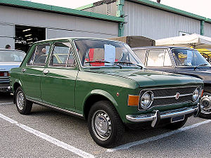 Fiat 128-Sedan-4dr (1969) Front-view.JPG