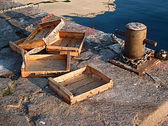 8.2.14 Alte Fischkisten im Hafen