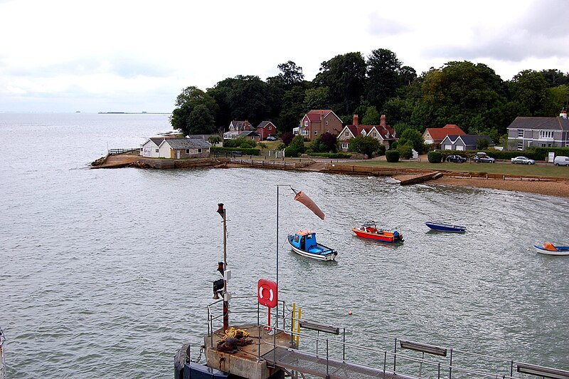 File:Flickr - ronsaunders47 - FISHBORNE. ISLE OF WIGHT. UK .2.jpg