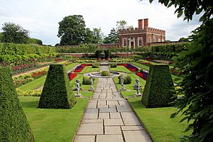 Hampton Court: Historia y descripción, Jardines, Leyenda