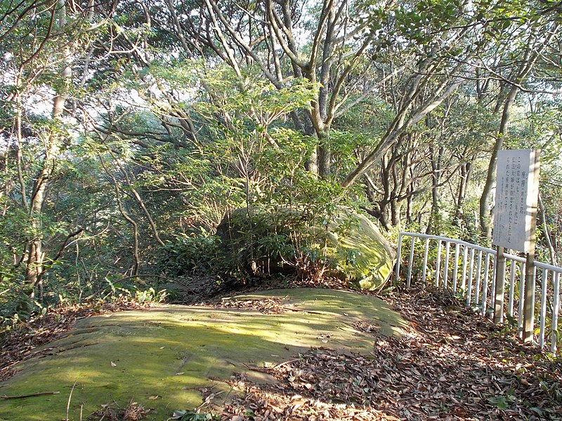 File:Fukuishi Kannon Zazen-iwa.jpg