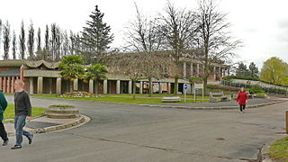 Le funérarium du cimetière intercommunal des Joncherolles à Villetaneuse, l'un des plus importants de la banlieue nord, conçu par Robert Auzelle.