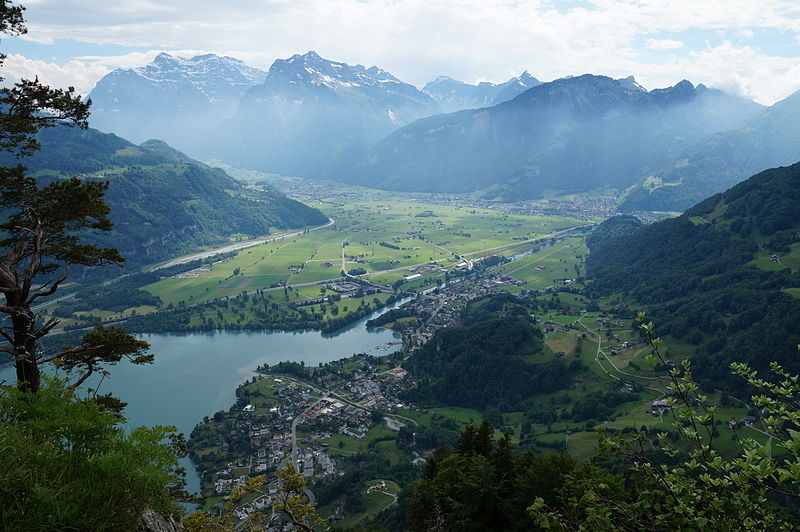 File:Glarus Nord von Amden.JPG