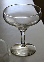 https://upload.wikimedia.org/wikipedia/commons/thumb/8/8f/Glass02.jpg/150px-Glass02.jpg