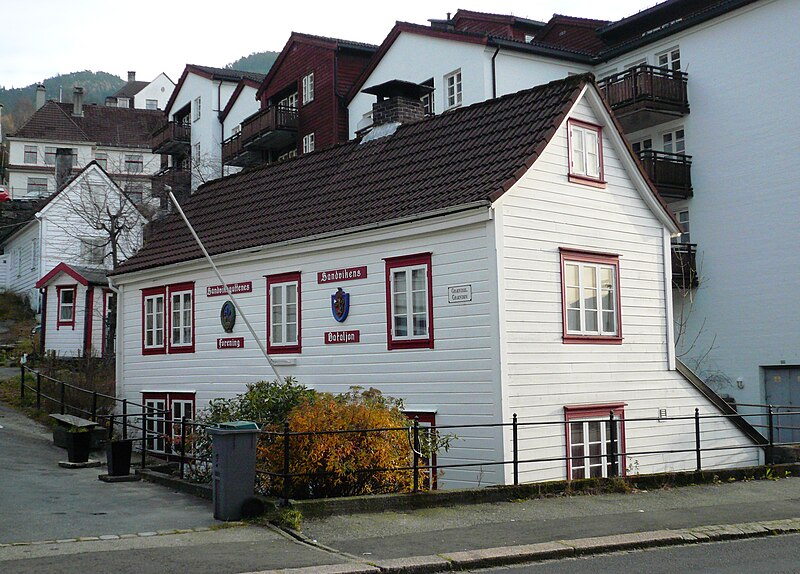 File:Grensegrenden.jpg