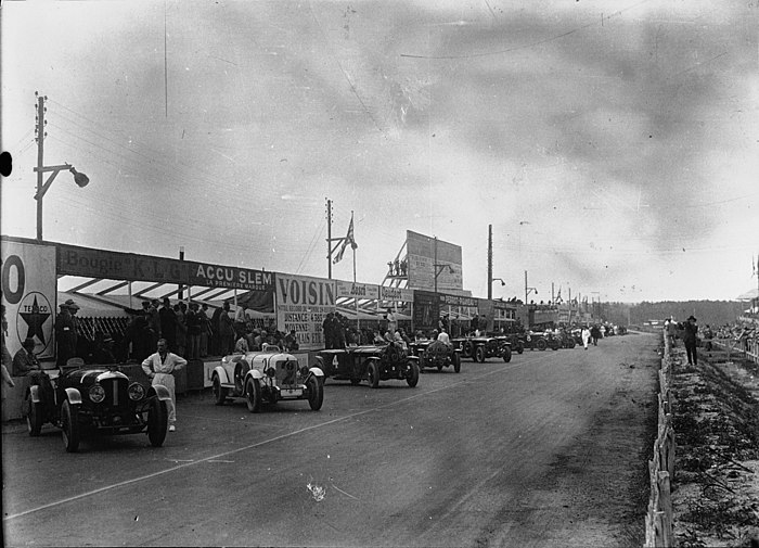 Grid at the start of the race