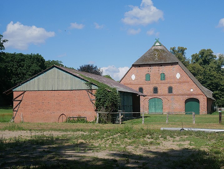 Barn from 1725 and smaller building