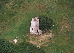 Az elpusztult Nagykeszi község Árpád-kori templomának romja Gyepükaján határában[1]