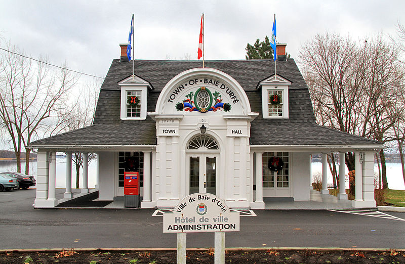 File:Hôtel de ville de Baie-D'Urfé, 20410, chemin Lakeshore (Baie-D'Urfé).jpg