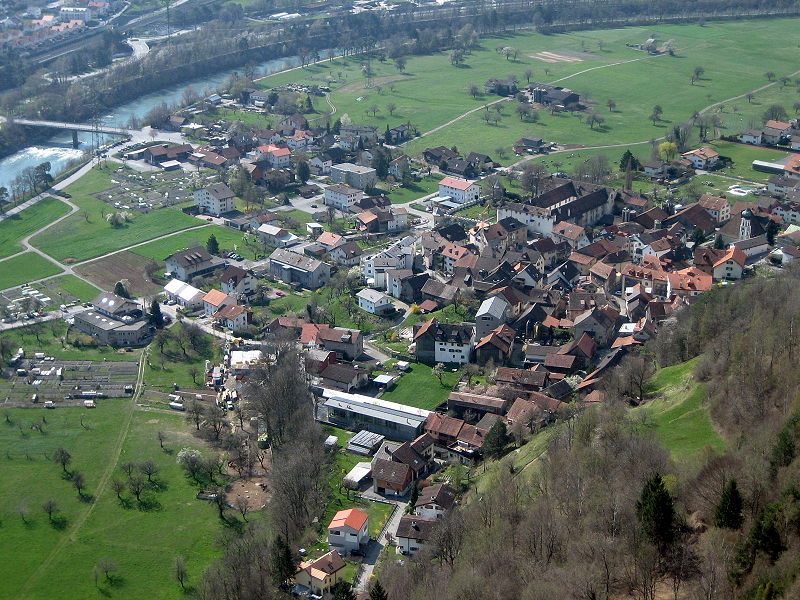 File:Haldenstein Dorf.jpg