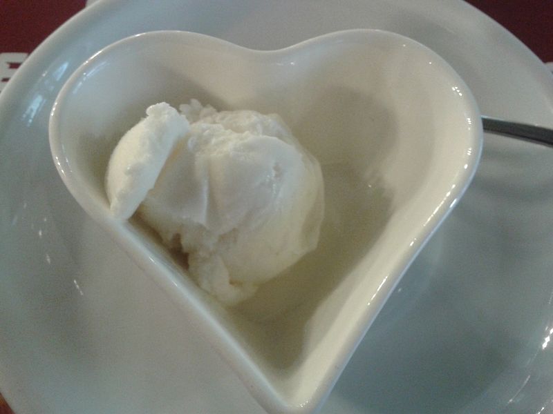 File:Heart-shaped plate.jpg