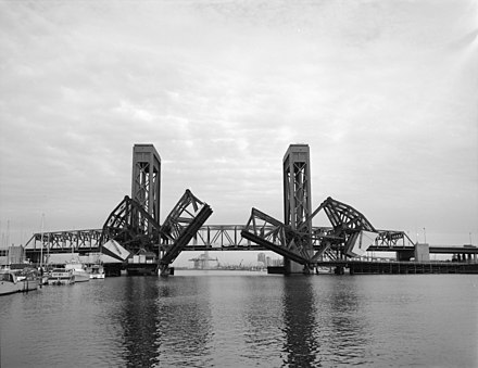 The 1924 Henry Ford Bridge in the half-closed position as seen in 1994. Henry ford bridge.jpg