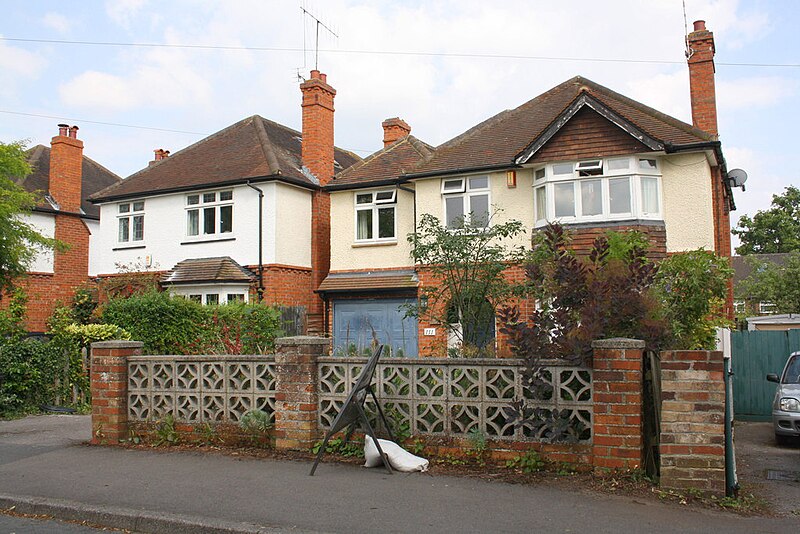 File:Houses on Mays Lane - geograph.org.uk - 4170495.jpg