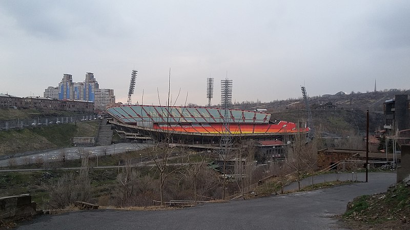 File:Hrazdan Stadium, Yerevan 07.jpg