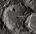 English: Huggins lunar crater as seen from Earth with satellite craters labeled