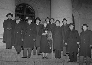 핀란드 의회 의사당 앞의 IKL 교섭단체 (1938년)