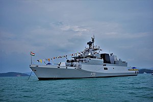 ИНС Кадматт из ВМС Индии на Лангкави, Малайзия, примет участие в LIMA-19.jpg