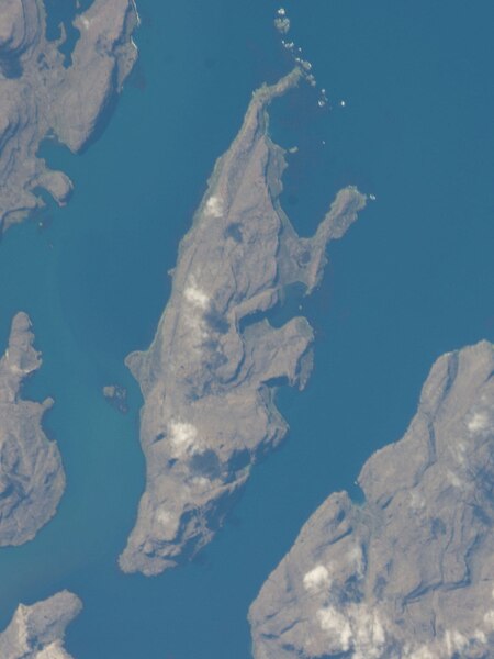 File:ISS035-E-10158 - View of the Kerguelen Islands (cropped to Île Saint-Lanne Gramont).jpg