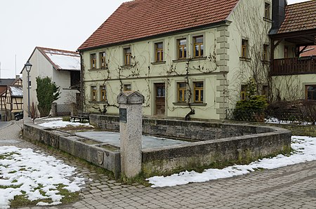 Ippesheim, Hauptstraße, Pferdeschwemme 001