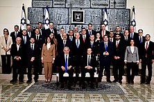 Členové vlády s prezidentem Jicchakem Herzogem
