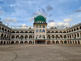 <span class="mw-page-title-main">Jamia Ahmadiyya Sunnia Kamil Madrasa</span> Islamic religious educational institution in Bangladesh