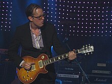 Joe Bonamassa, Manchester 2012.jpg