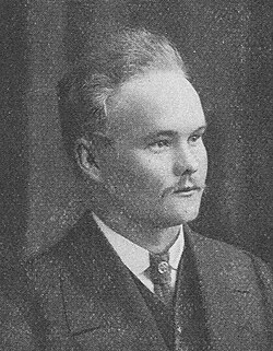 Jukka Tuomikoski vuonna 1915.