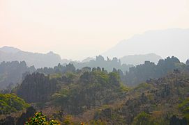 Bolikhamxai ilinde karst oluşumları.